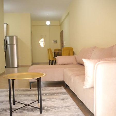 Pleasant Apartment With Free Dedicated Parking In Komuna E Parisit Tirana Buitenkant foto
