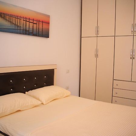 Pleasant Apartment With Free Dedicated Parking In Komuna E Parisit Tirana Buitenkant foto