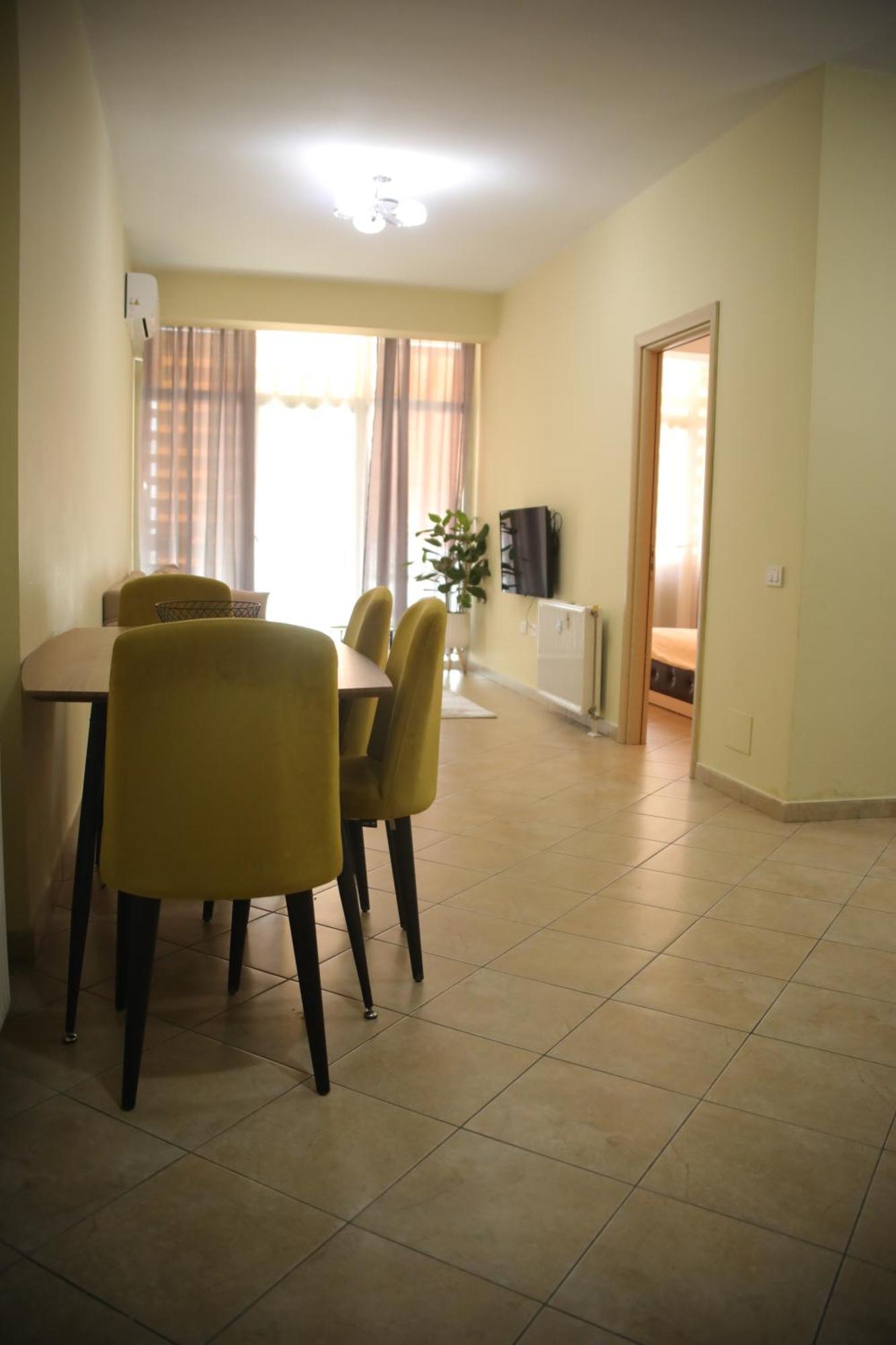 Pleasant Apartment With Free Dedicated Parking In Komuna E Parisit Tirana Buitenkant foto