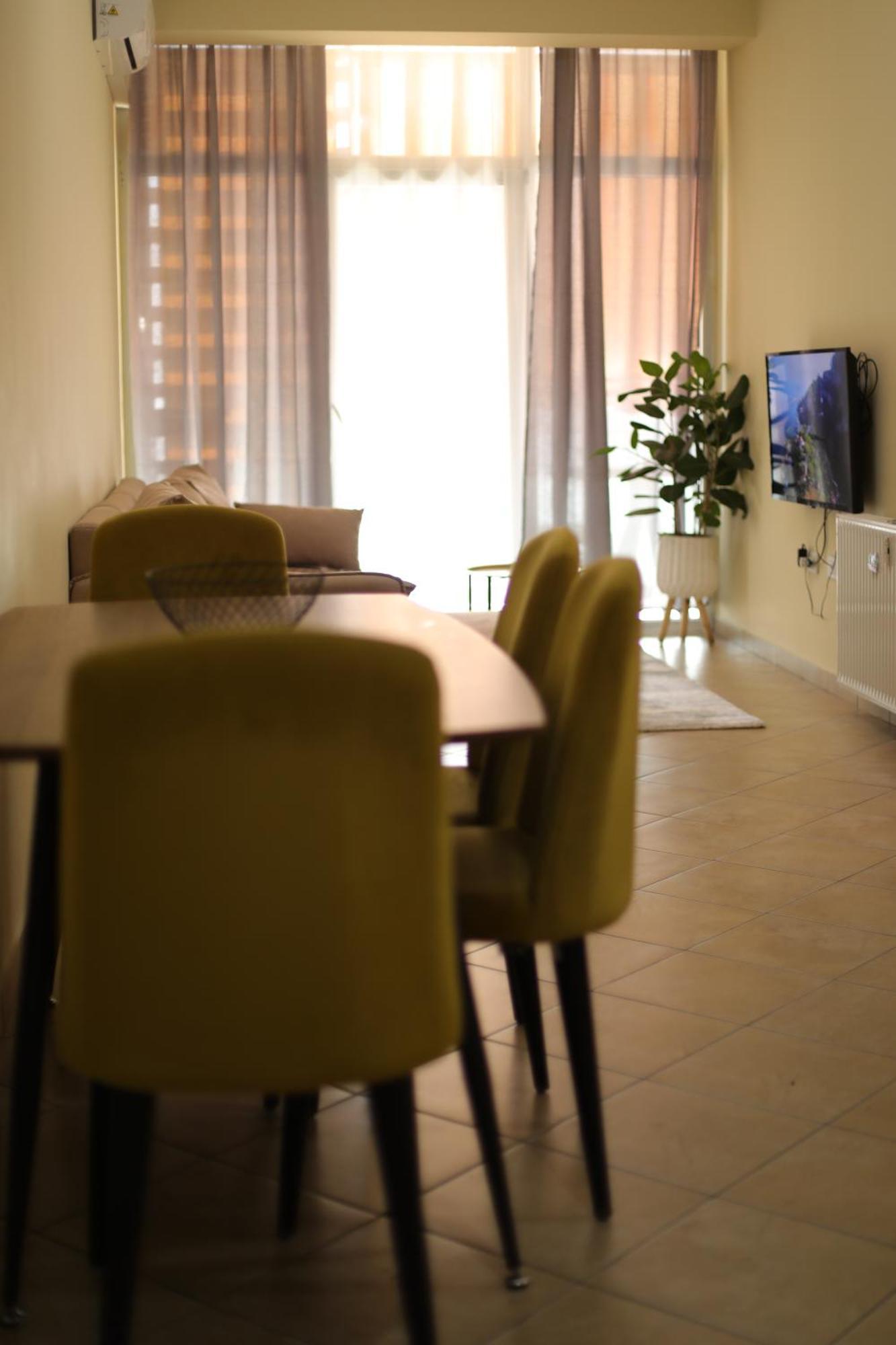 Pleasant Apartment With Free Dedicated Parking In Komuna E Parisit Tirana Buitenkant foto