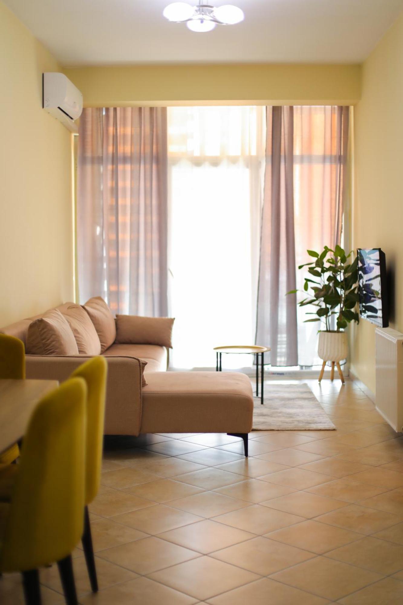 Pleasant Apartment With Free Dedicated Parking In Komuna E Parisit Tirana Buitenkant foto