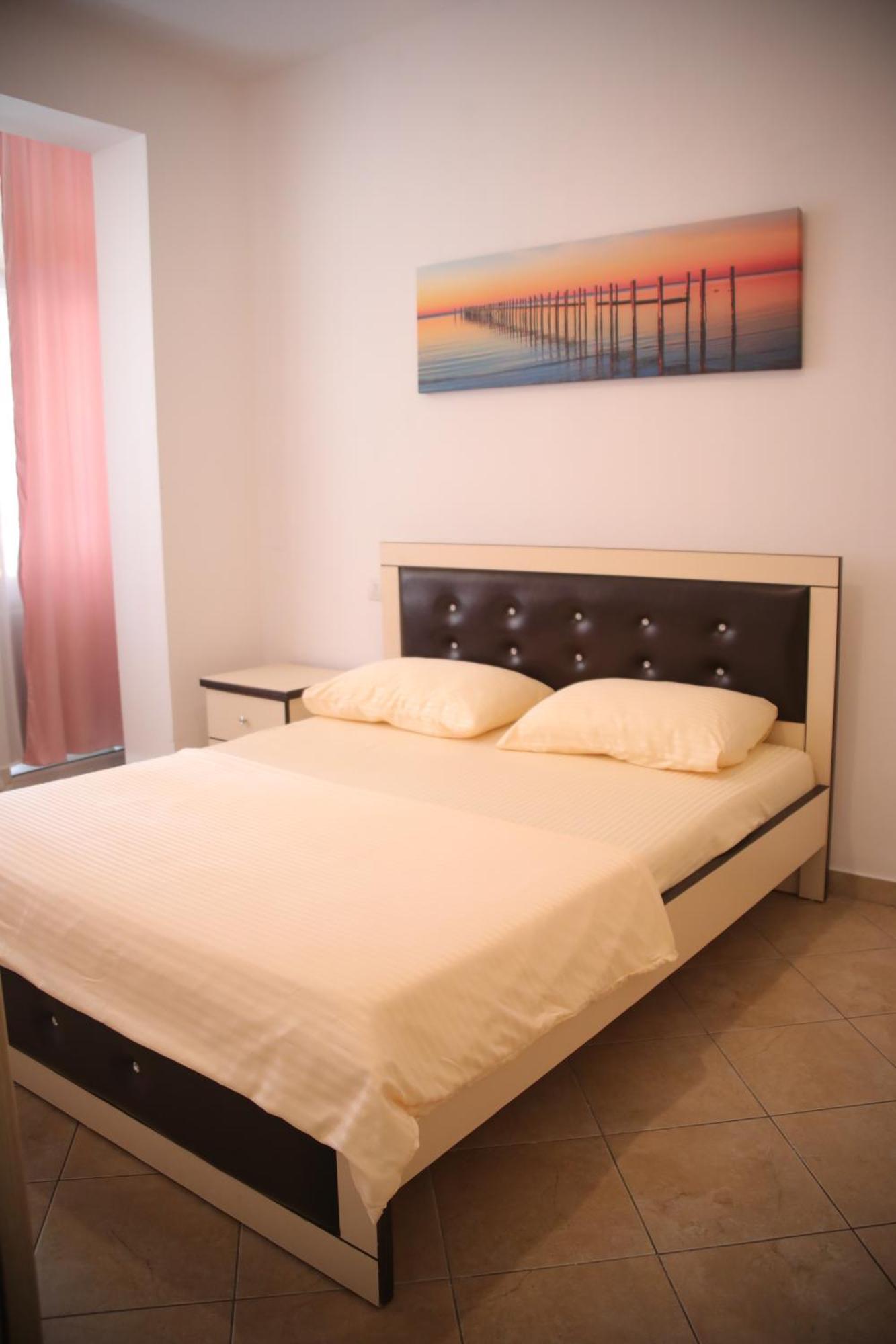 Pleasant Apartment With Free Dedicated Parking In Komuna E Parisit Tirana Buitenkant foto