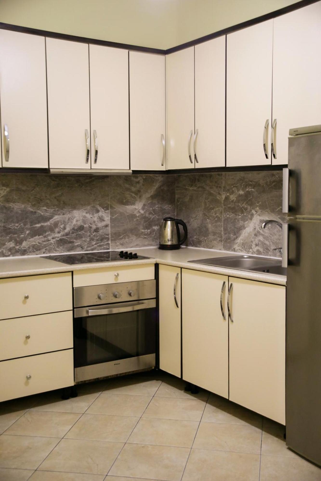 Pleasant Apartment With Free Dedicated Parking In Komuna E Parisit Tirana Buitenkant foto